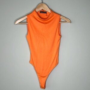 Naked Wardrobe NWOT Sleeveless Mockneck Bodycon Bodysuit in Orange Size Small